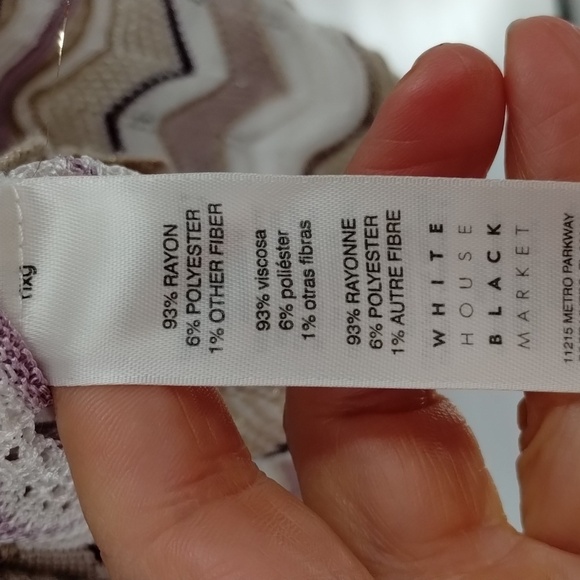 WHBM tan purple & white lightweight sweater size medium zig zag design shimmer - Picture 4 of 7